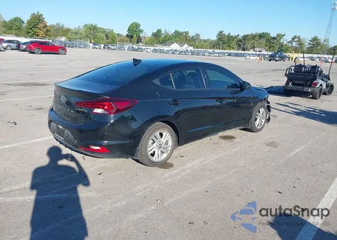 2020 Hyundai Elantra Value Edition z USA, uszkodzony, nr VIN 5NPD84LFXLH584738